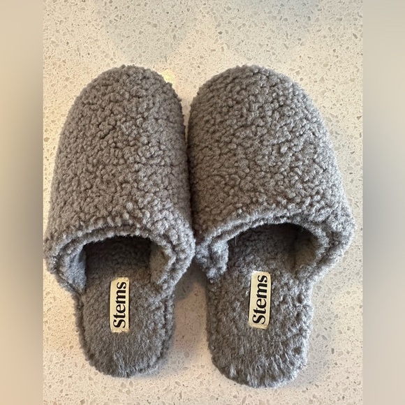Stems Sherpa Slippers - Picture 4 of 8